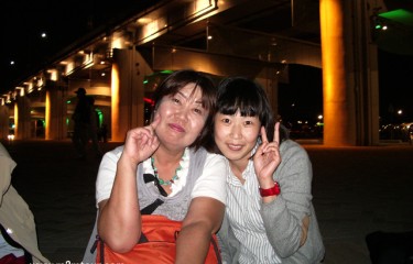  ヘオガァー！オンマーや！カムサハムニダ！！と叫んでるお母様と韓国の娘です。本当に親子みたい～!?ヒヒヒ