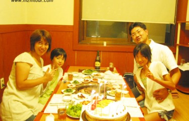 12歳？の誕生日おめでとう、祝～祝～祝、、韓国での誕生日会、気に入ったのかな？　ワイロ＊ワイロ　これで日本代表選手になれるのは間違いなし、、^^。　そのときは弊社の宣伝に使わ