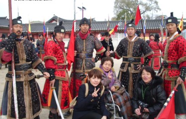 『水原華城』格好い～い＾＾韓国の兵隊さんどうでしたでしょうか！？　たくましくて頼りになるってかんじでしょう。＾＾寒い中お疲れ様でござ増した。