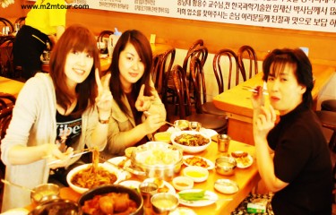 『ジャジャ麺』　2年ぶりのジャジャ麺の味は変わってませんか！？　親子揃ってのジャジャ麺なのでかなり美味しかったでしょうね。これからは一年に一回食べに来てくださいね。