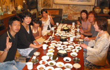 飛行機が飛ばなくなり、大変だったでしょうけど思わずもう1泊は楽しかったでしょうね。
