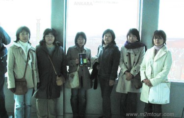 ソウルタワーのでの硬いポーズ。寒いせいかな～あれだけキムチと言ったのに、、日ごろの練習が必要とされる。