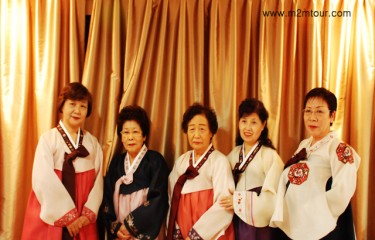 『チマチョゴリ撮影』　あら～お嬢様に変わるひと時～＾Ｃ＾～お母様いつまでもお元気で何度もご訪韓なさって下さいね。～＾＾～＊