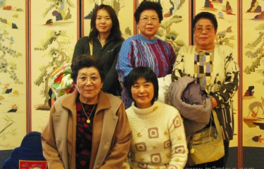 刺繍博物館の作品の前でこっそりと一枚取ってきました。内緒＊!＊≫　大きい博物館ではありませんが作品はいいらしいですよ。