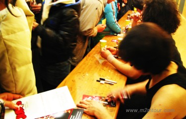 JUMP公演が終わってから俳優さん達がサインしてくれたり、写真も取ってくれますので終わってからのお楽しみです。ぜひもらちゃへ～～