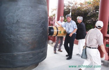 鐘を鳴らすだけでこんなに喜ぶとは*!*　かなり楽しそうで何よりでチュウ～!～　普段からも大いに笑って下さいね。