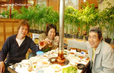 『韓国カルビ』素敵な笑顔の写真ですね。お互いにシンドイ時期もありますけど未来に向けて超頑張りましょう！？次回も頼みますよ。ヒヒヒ