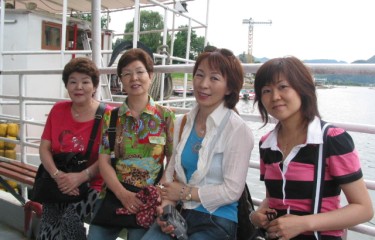 親子水入らずのヨン様ツアー。お会いしたいです。でも、本当に羨ましいなと思いました。