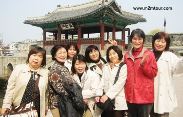 『4月の水原華城』3日間の超エクスプレスわがままツアーは楽しかったでしょう！？グーさんヘトヘト～泣TT　でも、本当に楽しそうなしゃしんです。＾＾￥