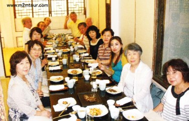 『韓定食』　14人の団体様～＾＾　なお、還暦お祝い韓国旅行、私も海外で還暦をむかいたいですね。＾＾～＊