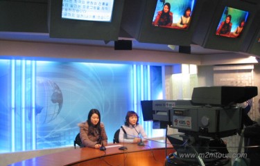 ９時ニュースをお伝え致します。今日は特別に韓国からですが、、、二ユースが一つもないんです~~~よ。