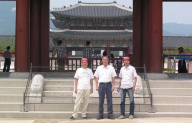 お寺と言わないでください。600年あまりの王宮です。しかし、厚かったでしょう。お疲れ様様です。