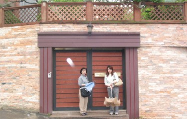 イ・ビョンホンさんの別荘地みたいな家、あいにく雨で大変でしたけど回れて良かったですね。駒沢大学の先輩にも宜しくってお伝えください。