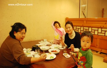 『韓定食』　ヒラキちゃんたっちゃん元気ですか!?　沖縄からいきなり寒い国へと　寒かったでしょうね。!?　でも、超可愛かったよ。＾＾