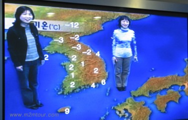 今日の天気予報はどうですか?  お伝え下さい。はい、只今雨が降っており、やがて雪になりそうです。本当ですか???