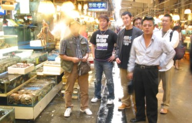 ノリャンジン水産市場の散策、、、タラバカニも生きたタコもアワビ刺しも、、、最後の海鮮鍋に締めくくる。韓国最高でしょう！