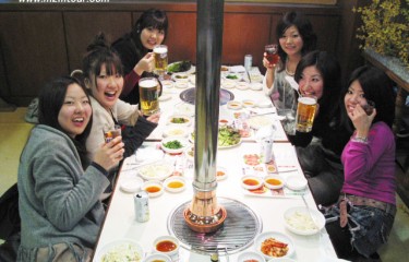 『韓国焼肉』　若過ぎるお嬢様達、、ドキドキ・ハラハラしながらご案内致しました。（＾Ｖ＾）　韓国のアーティストにも会えて良かったですね。！＾＠　ご紹介いただいた釘田さんにも