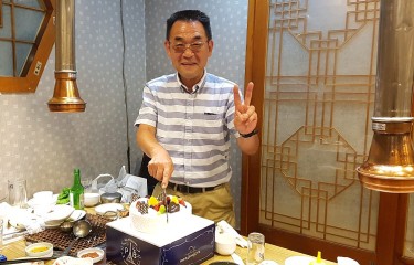 駒沢大学の先輩の誕生日会、、、ソウル、、、^^ハ