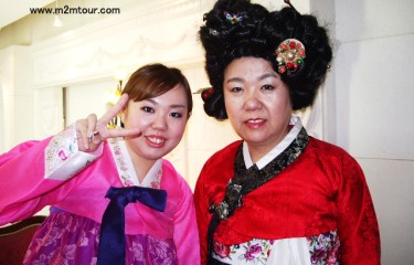 『韓服記念撮影』　3代ご家族の韓国旅行。観光地あり、買い物あり、ロケ地ありの1日のみのご案内でしたけどご満足・満喫でしたよね。＾＾!!