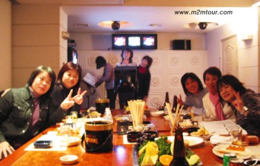 『韓国カラオケ』にて、本当に驚きました！韓国歌を韓国語で発音も素晴らしく！皆様も3時間だっぷり、ハハハ　あ～ァ楽しかった。