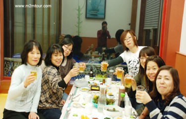 『秋の童話ロケ地ツアー』　初日の夜、東海岸で食べた天然のお刺身は～最高～ご馳走様～！＾＠